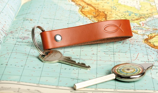 Lederschlüsselband mit Fisch „Ichthys“ Prägung - braun